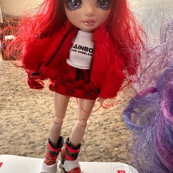 Rainbow High dolls with snowboards- Ruby, Violet and Skylar. - Picture 3 of 5